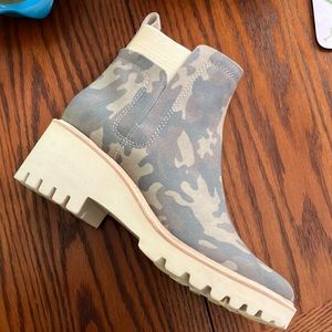Dolce Vita Camo Lugg Boots size 9.5